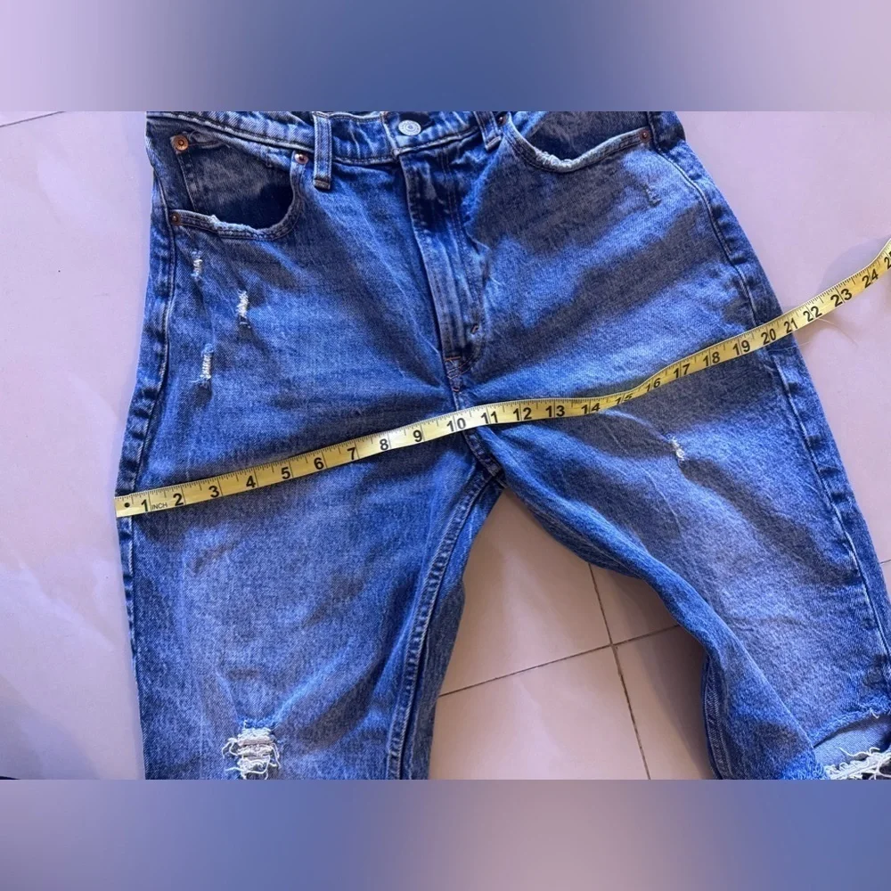 Abercrombie & Fitch The Mom High Rise Blue Jeans Distress Size 28/ 6L Pocket Zip